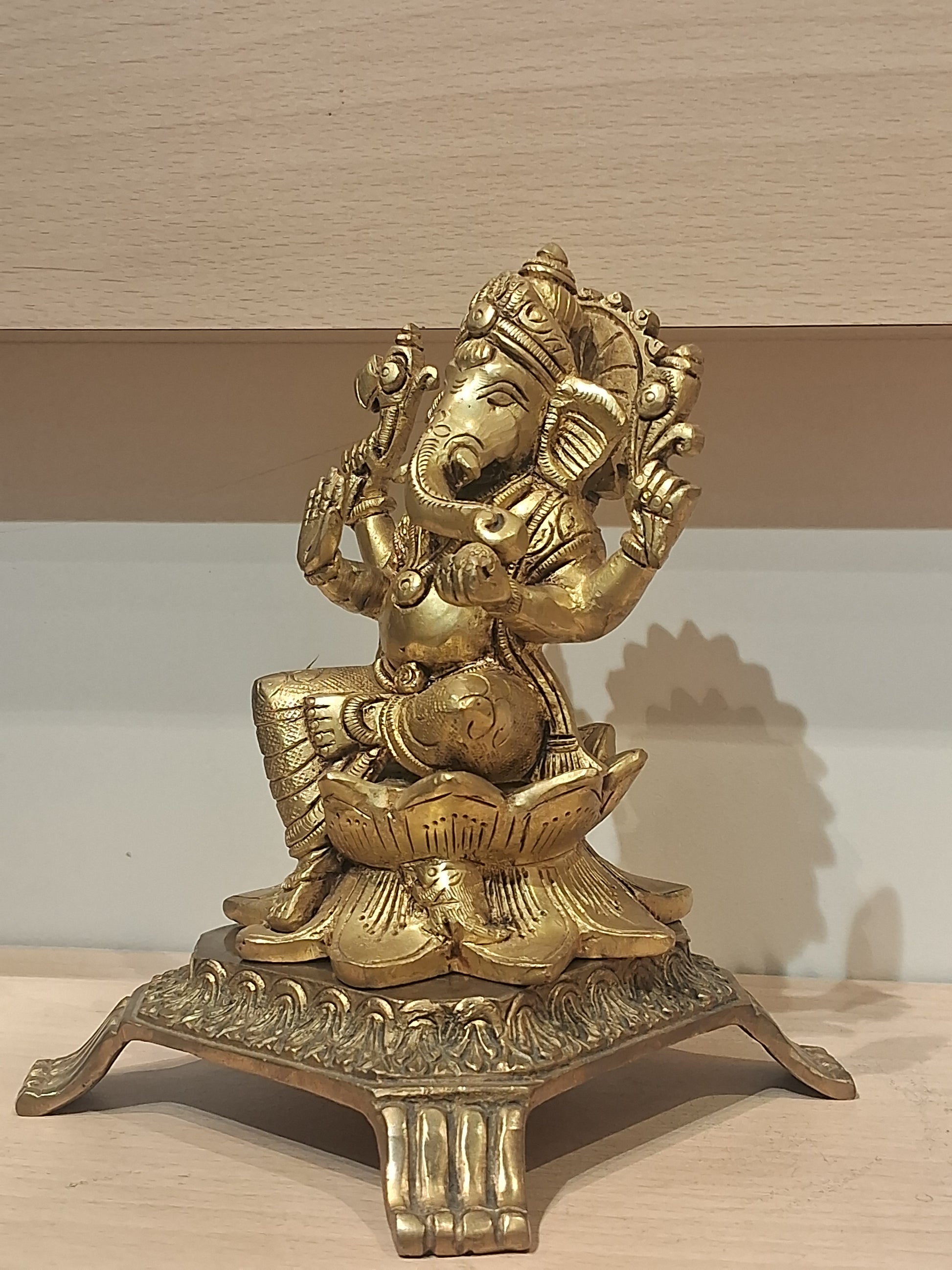 Lotus Base Vinayagar