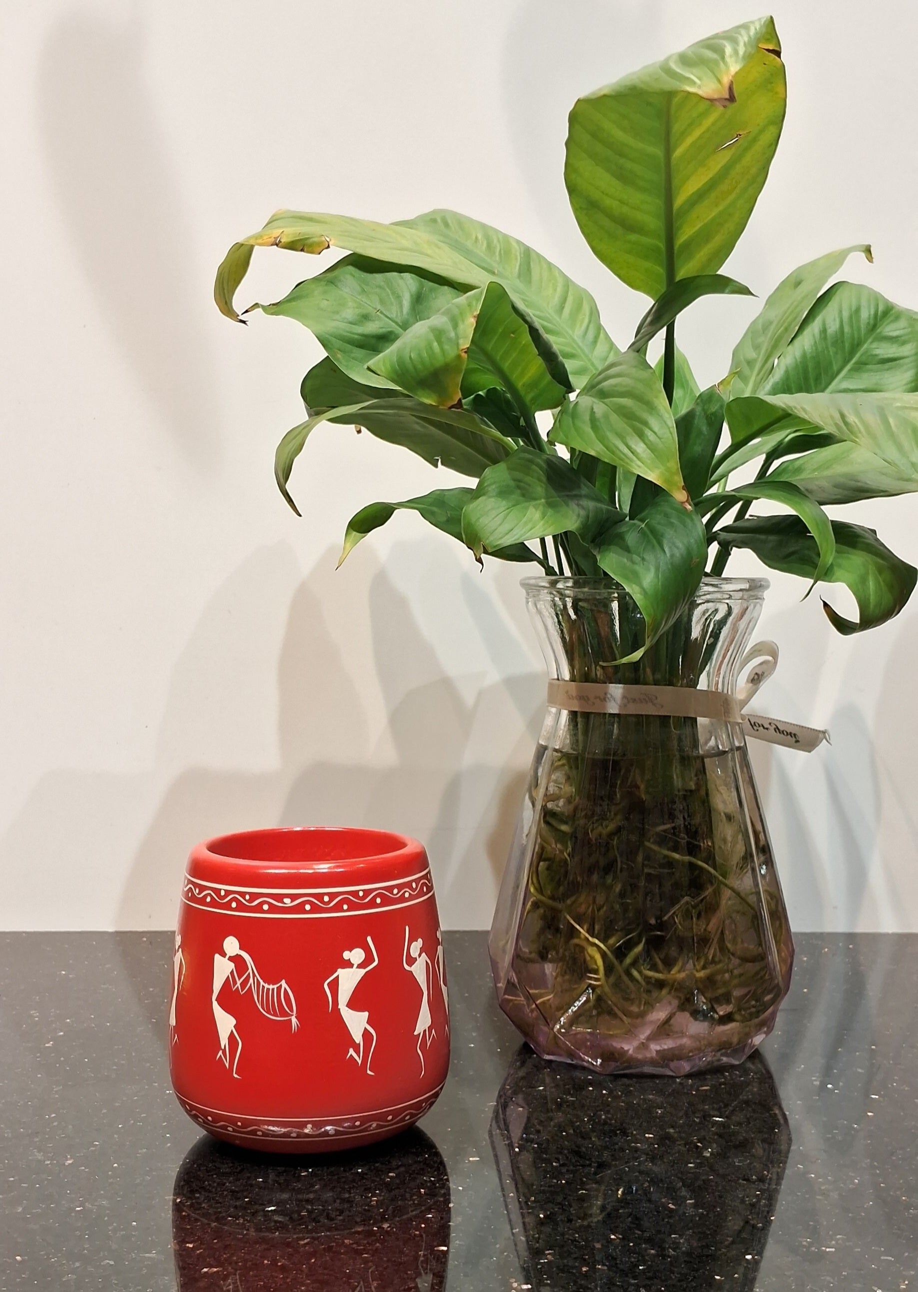 Red Oval shape penstand