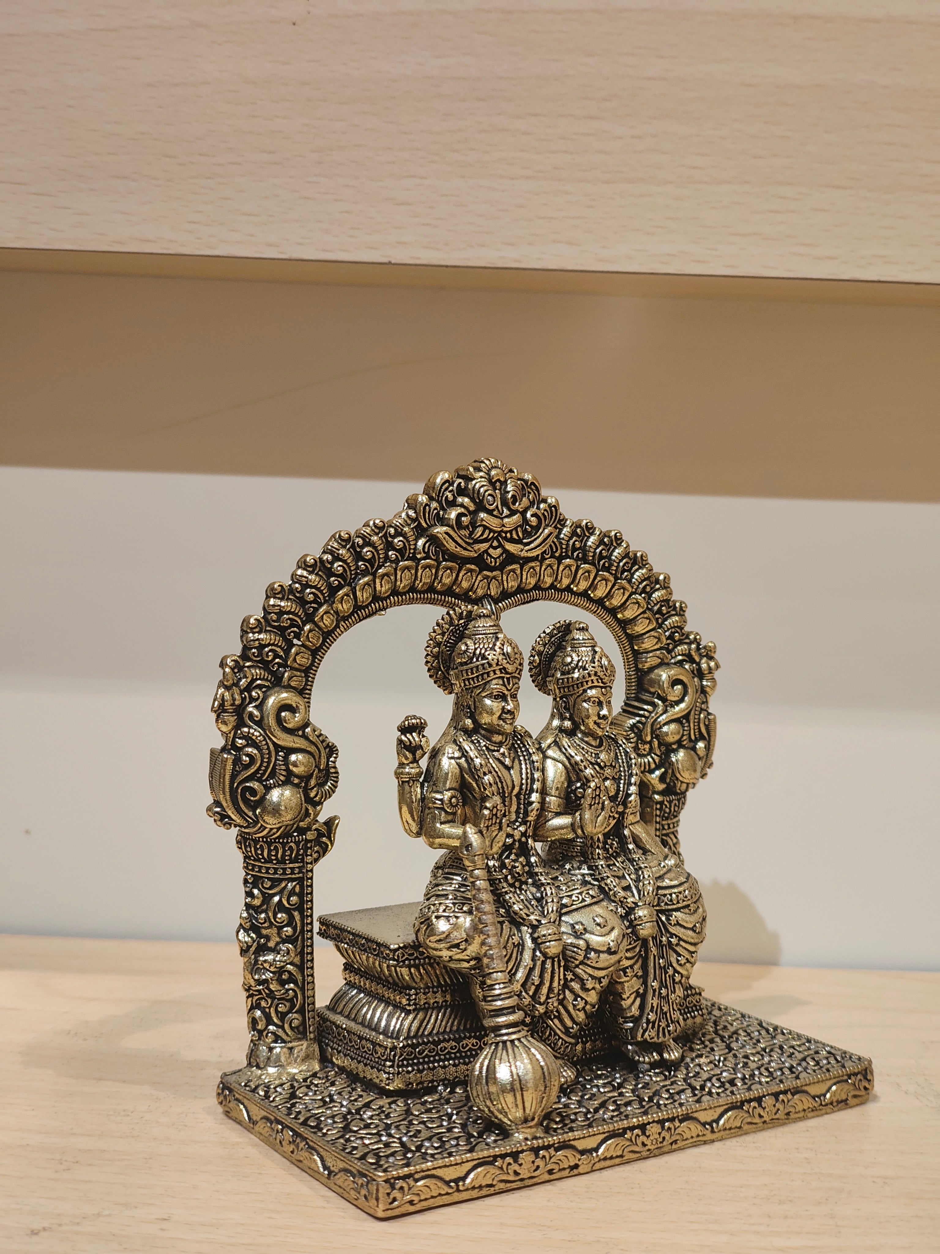 Vishnu Lakshmi with Thiruvachi